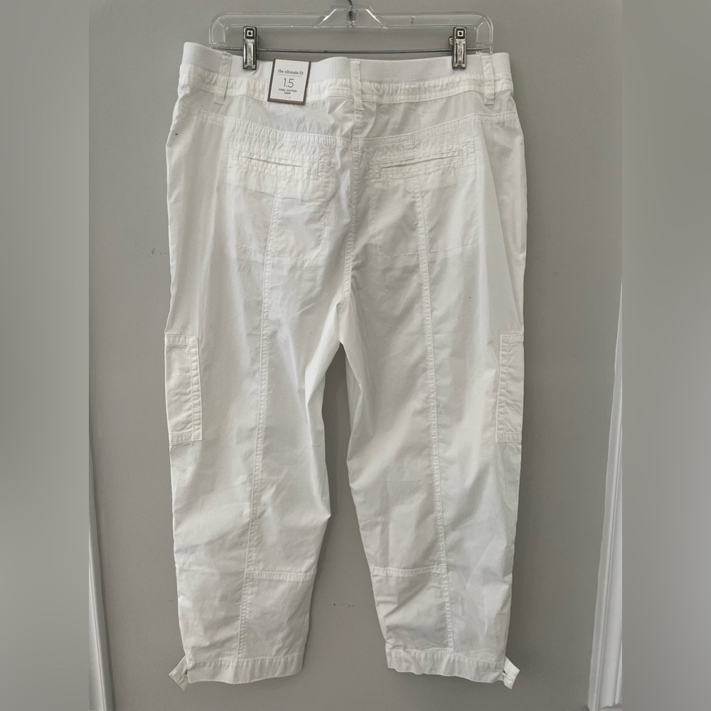 Chicos NWT White Ultimate fit capris - Picture 3 of 5